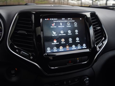 Used 2022 Jeep Cherokee Limited image 9