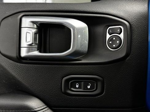 Used 2022 Jeep Wrangler Unlimited Sahara image 11