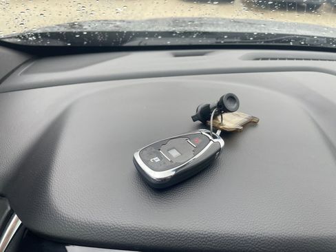 Used 2023 Chevrolet Traverse LT image 21