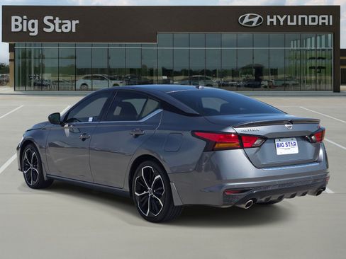 Used 2023 Nissan Altima 2.5 SR w/ SR Premium Package FWD image 3