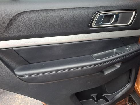 Used 2017 Ford Explorer XLT AWD/4WD image 12