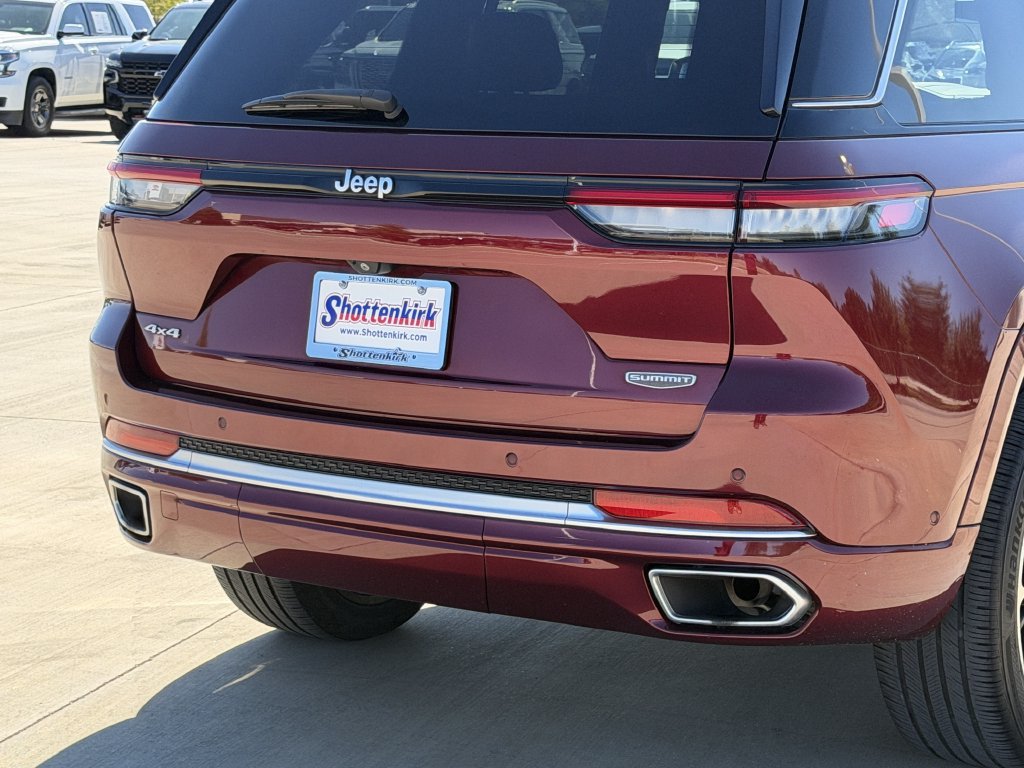 Used 2022 Jeep Grand Cherokee Summit AWD/4WD image 6