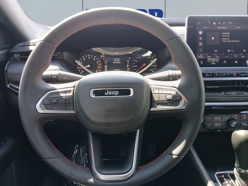 Used 2025 Jeep Compass Trailhawk AWD/4WD image 13