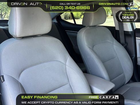 Used 2017 Hyundai Elantra SE FWD image 15