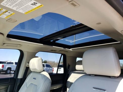 Used 2019 Ford Expedition Platinum image 31