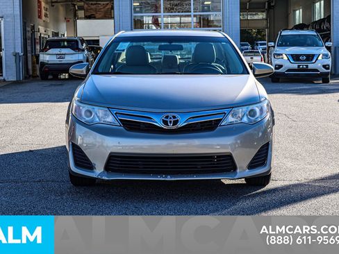 Used 2014 Toyota Camry LE image 11