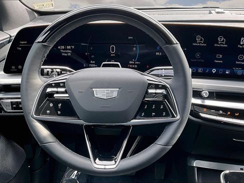 Used 2024 Cadillac Lyriq Luxury AWD/4WD image 8