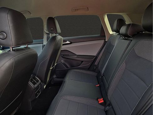 Used 2023 Volkswagen Taos SE image 9