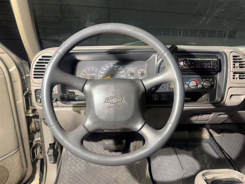 Used 1999 Chevrolet Tahoe Z71 image 11