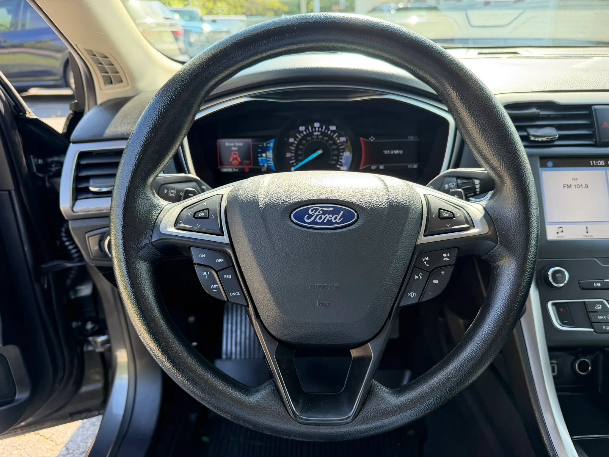 Used 2019 Ford Fusion SE FWD image 20