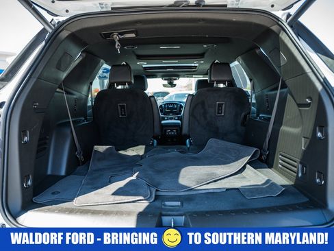 Used 2023 Chevrolet Traverse LT w/ LT Premium Package AWD/4WD image 10