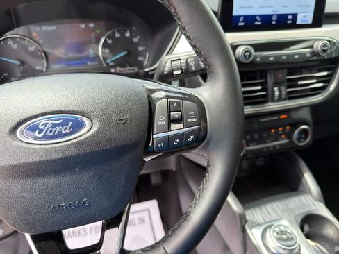Used 2022 Ford Escape SE w/ SE Sport Appearance Package AWD/4WD image 34