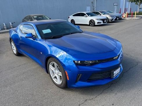 Used 2018 Chevrolet Camaro LT RWD image 2