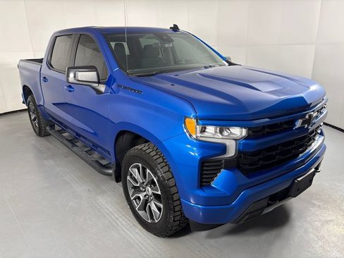Used 2022 Chevrolet Silverado 1500 RST w/ Convenience Package II AWD/4WD image 2