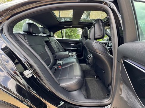 Used 2025 Mercedes-Benz C 300 4MATIC Sedan image 15