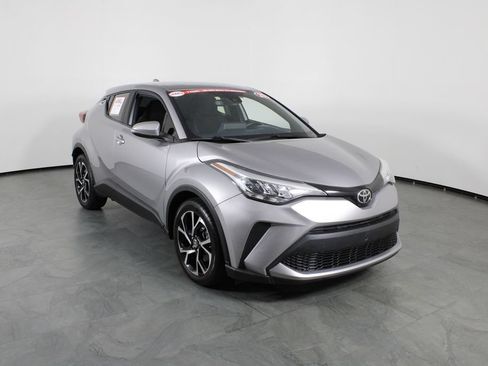 Used 2020 Toyota C-HR XLE FWD image 4