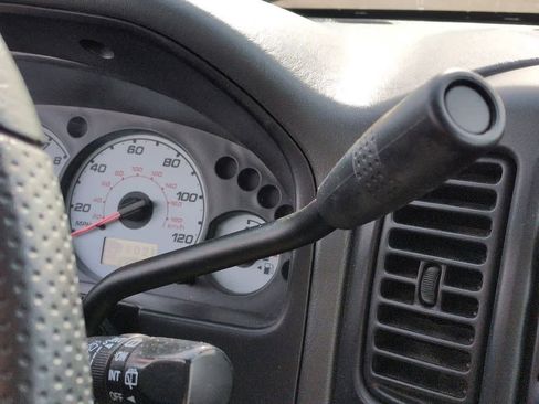 Used 2004 Ford Escape XLS image 29