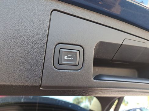 Used 2019 Cadillac XT4 Premium Luxury image 7