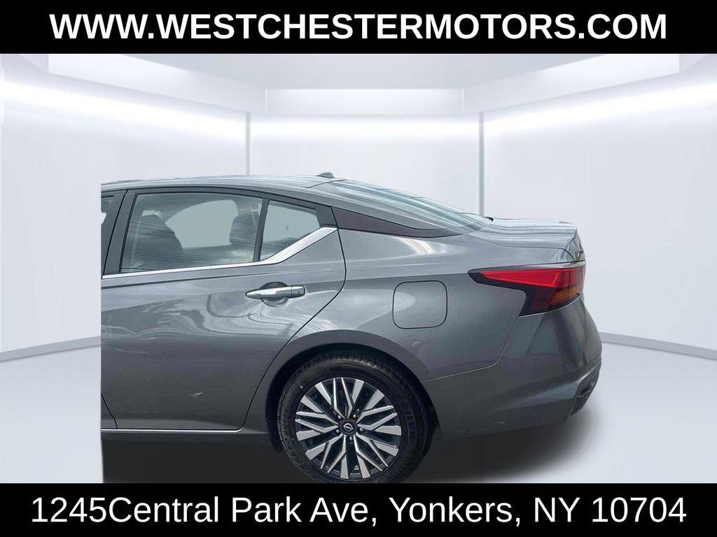 Used 2024 Nissan Altima 2.5 SV FWD image 8