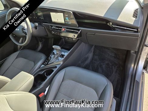 Certified 2025 Kia Niro EX image 19