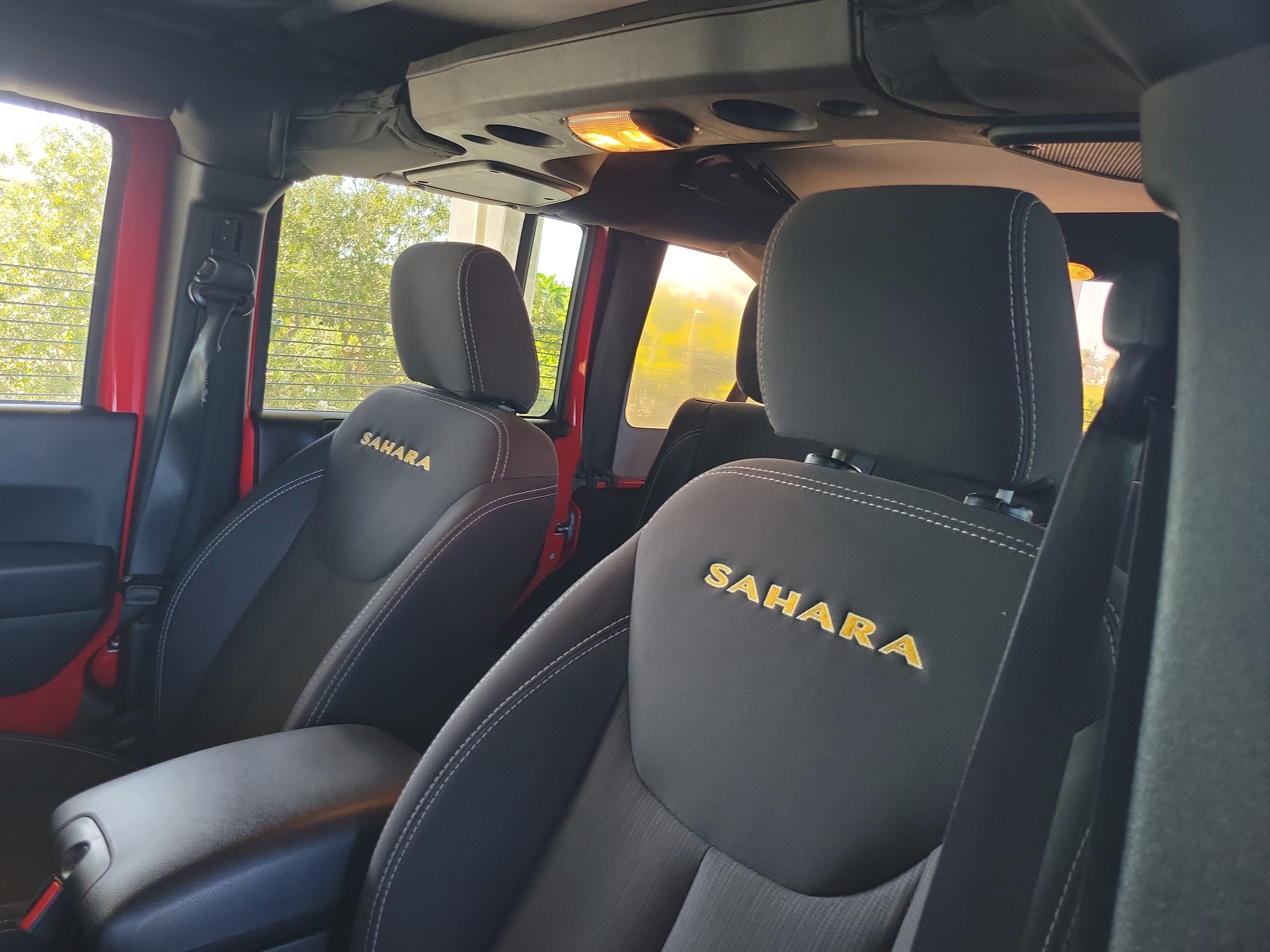 Used 2015 Jeep Wrangler Unlimited Sahara w/ Connectivity Group AWD/4WD image 19