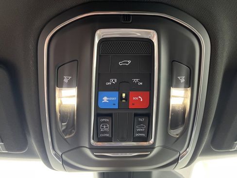 New 2025 Jeep Grand Cherokee Altitude image 22