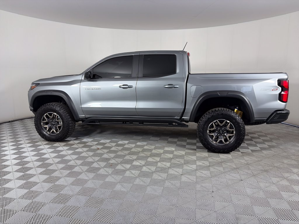 Used 2025 Chevrolet Colorado ZR2 w/ Technology Package AWD/4WD image 4