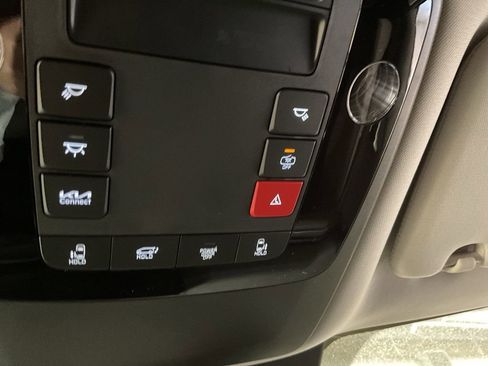 New 2026 Kia Carnival EX FWD image 16