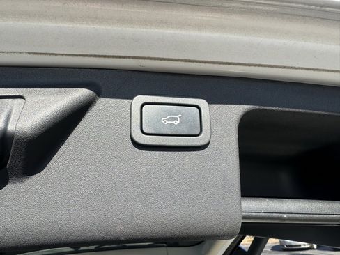 Used 2016 Land Rover Discovery Sport HSE image 6