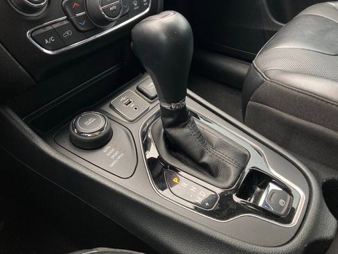 Used 2023 Jeep Cherokee Altitude Lux image 28