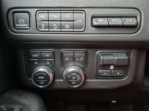 Used 2022 GMC Yukon Denali w/ Denali Premium Package AWD/4WD image 29