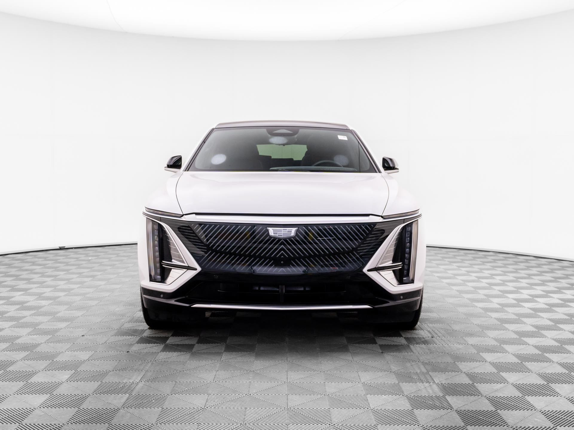 Certified 2025 Cadillac Lyriq Luxury w/ LPO, Floor Liner Package AWD/4WD image 10