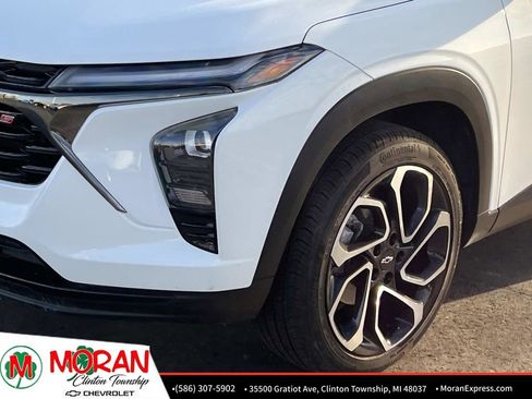 Certified 2024 Chevrolet Trax RS image 9