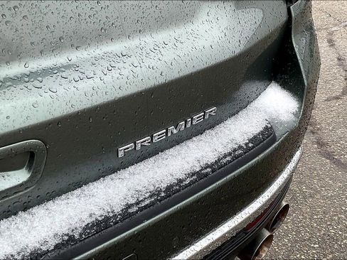 Used 2023 Chevrolet Suburban Premier image 6