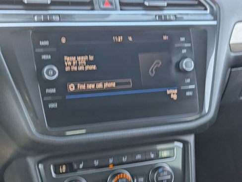 Used 2019 Volkswagen Tiguan SE image 19