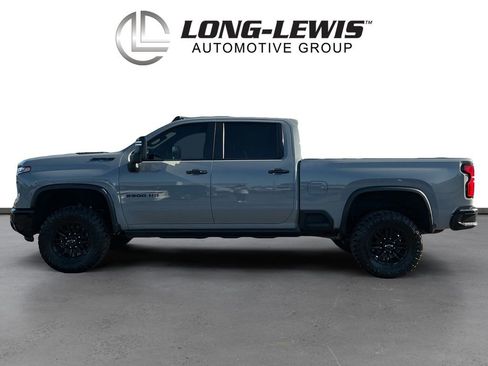 Used 2024 Chevrolet Silverado 2500 ZR2 w/ Technology Package AWD/4WD image 2