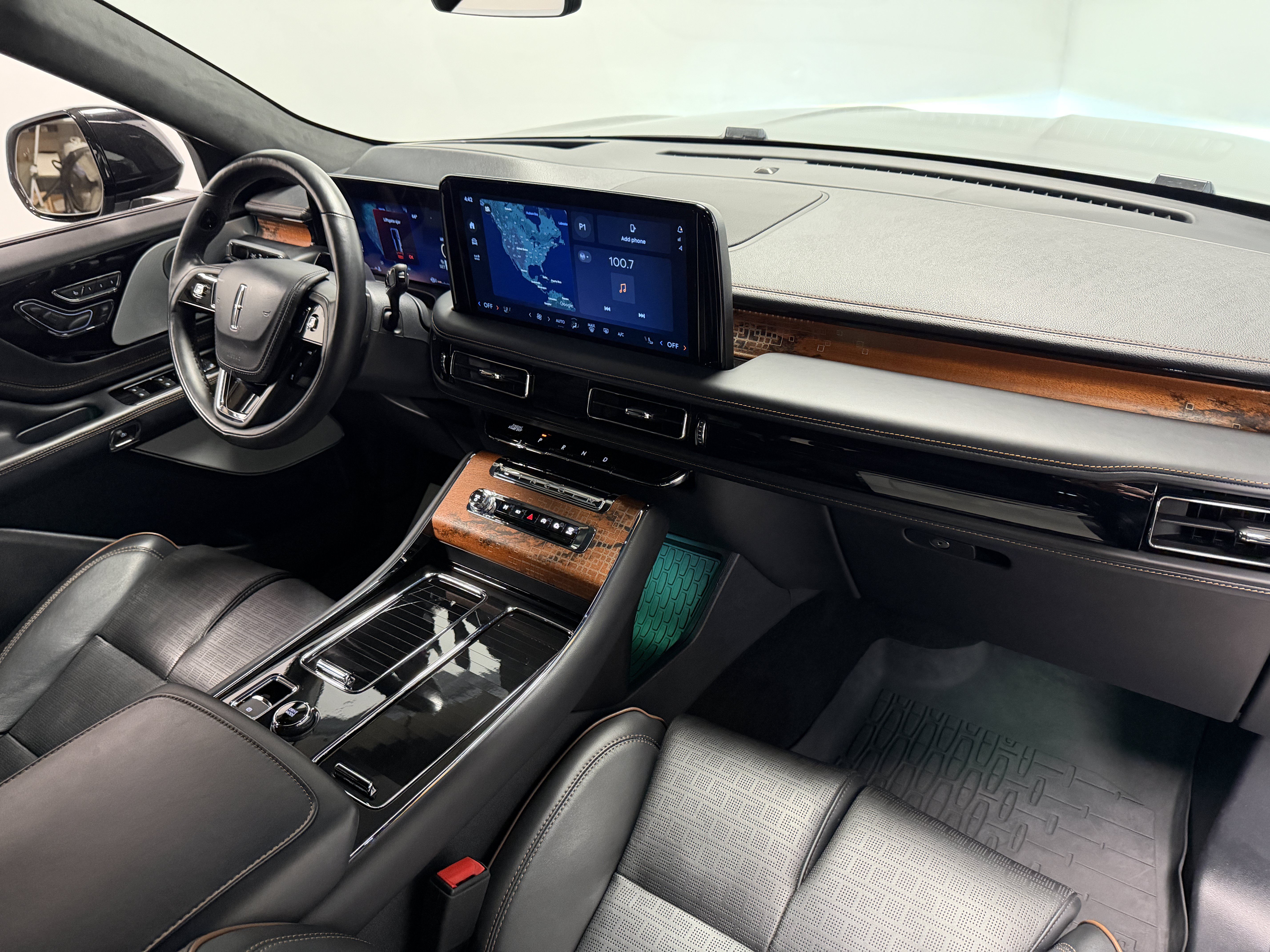 Used 2025 Lincoln Aviator Black Label w/ Black Label Special Edition AWD/4WD image 25