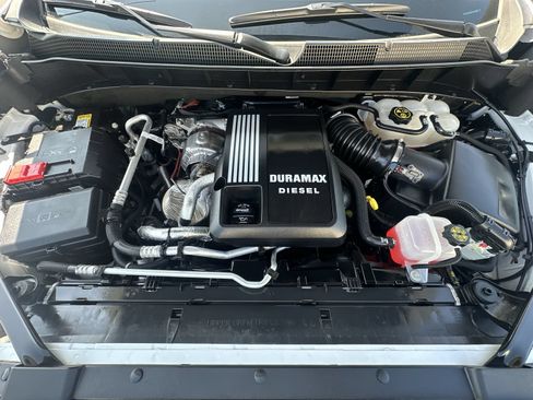 Used 2023 Chevrolet Silverado 1500 LTZ AWD/4WD image 33
