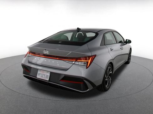 Used 2025 Hyundai Elantra Limited FWD image 9
