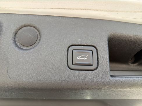 Used 2022 Chevrolet Equinox RS w/ RS Leather Package image 9