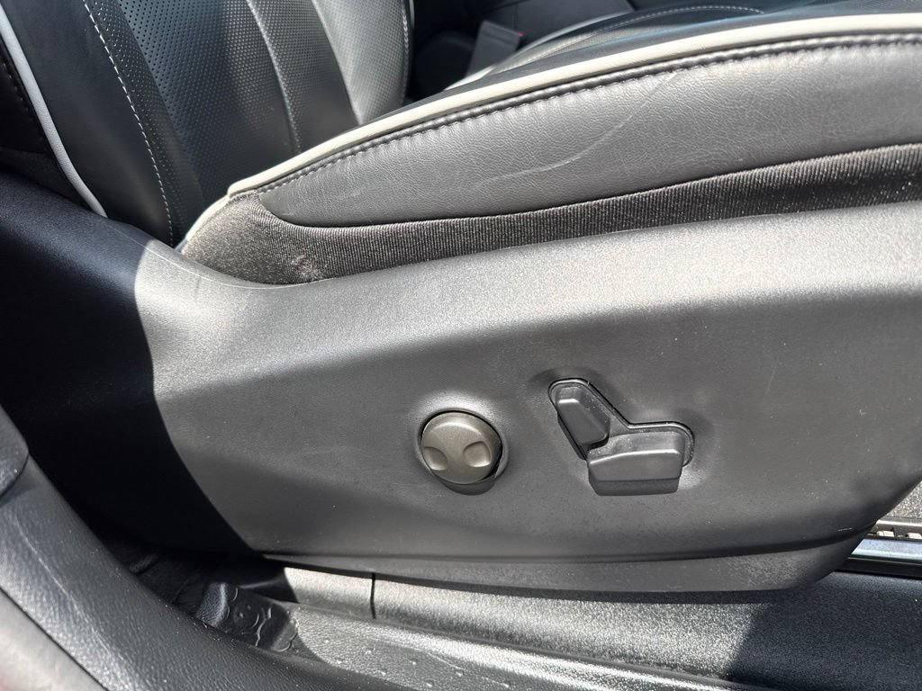 Used 2026 Chrysler Pacifica Limited FWD image 12