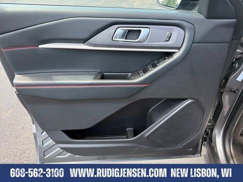 Used 2025 Ford Explorer ST-Line w/ ST-Line Street Pack AWD/4WD image 10