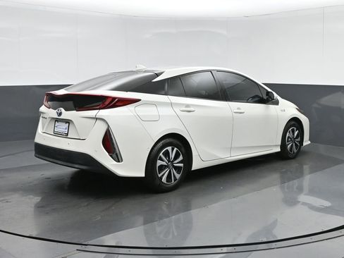 Used 2017 Toyota Prius Prime Advanced image 7