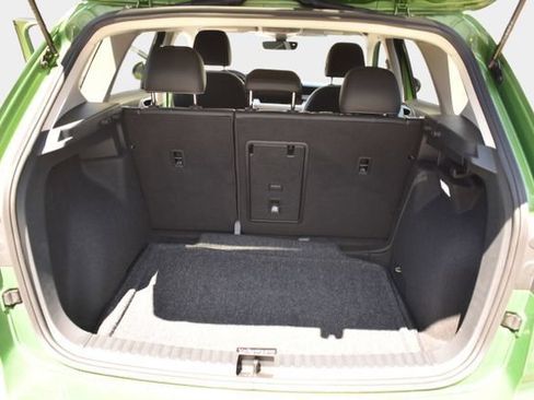 Used 2025 Volkswagen Taos SE FWD image 31