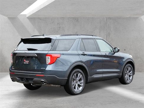 Certified 2022 Ford Explorer XLT w/ Equipment Group 202A image 3