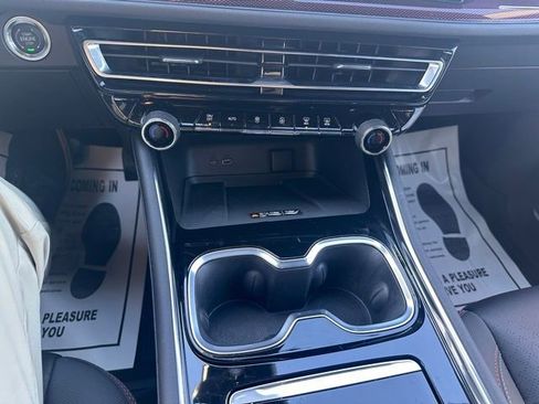 Used 2025 Chevrolet Traverse RS image 26