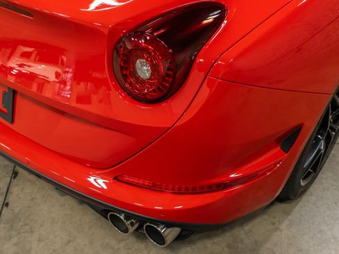 Used 2015 Ferrari California T RWD image 28