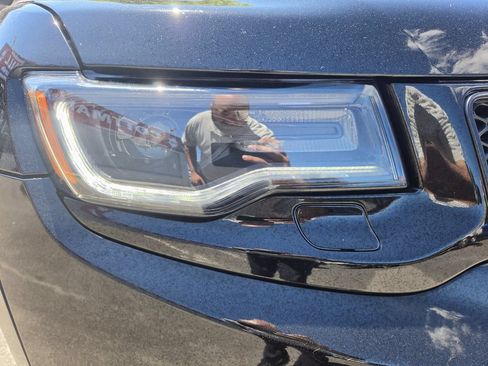 Used 2018 Jeep Grand Cherokee Trackhawk AWD/4WD image 9