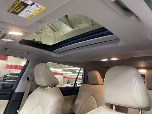 Used 2023 Toyota Highlander XLE image 28