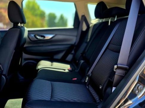 Used 2020 Nissan Rogue SV image 19